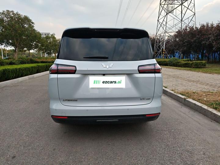 730 EV 2025 125km Luxury photo 3