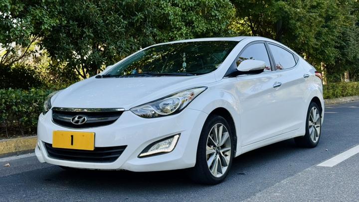 Elantra 2015 1.6L AT Leading