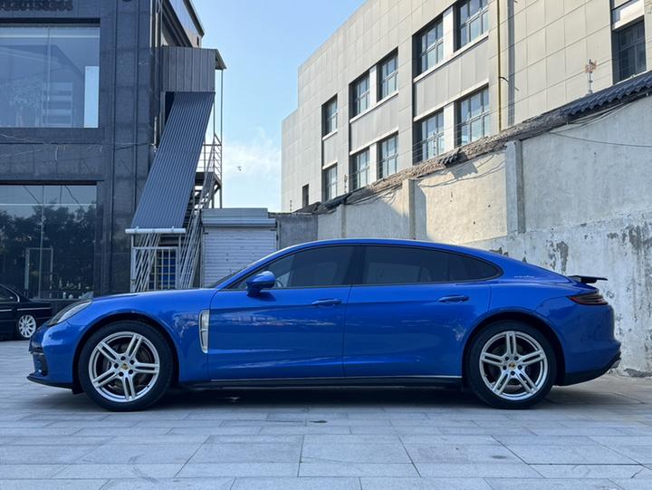 2017 Panamera Executive Extended 3.0T photo 3