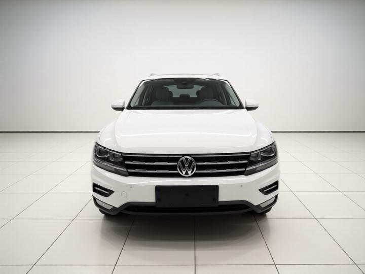Tiguan L 2017 330TSI AT RWD Luxury photo 2