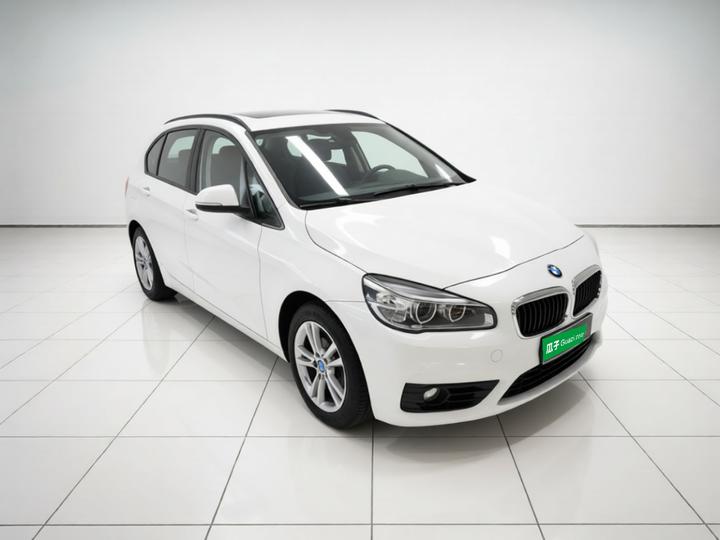 2 Series Wagon 2016 218i Leading photo 3