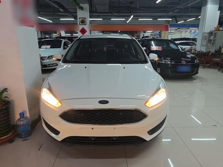 Focus 2018 Hatchback Classic 1.6L AT Comfort photo 2