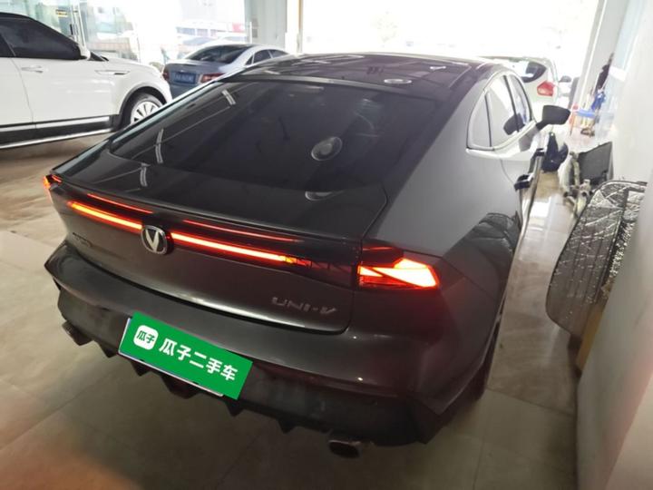 UNI-V 2022 1.5T Premium photo 6