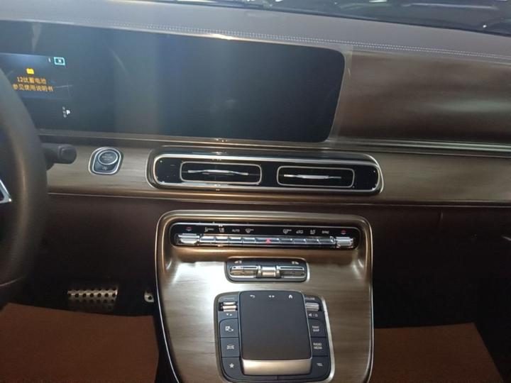 V-Class 2024 V 300 L Long Wheelbase Luxury photo 8