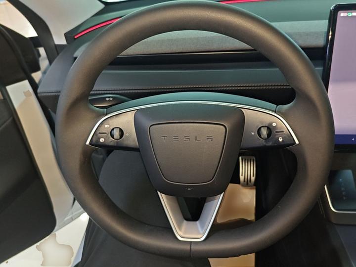 Model Y 2025 Long Range AWD photo 6
