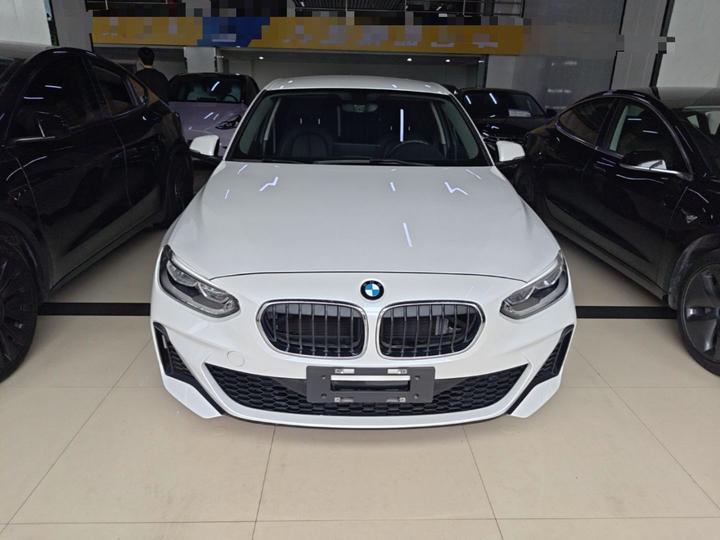 1 Series 2023 120i M Sport photo 2