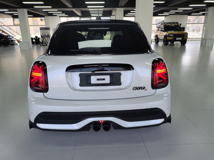 2023 Facelift 2.0T COOPER S 5-Door photo 3