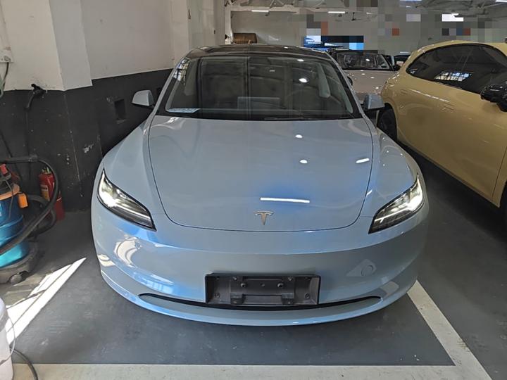 Model 3 2023 RWD photo 2