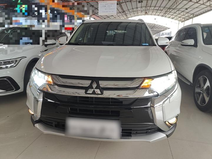 Outlander 2016 2.4L AWD Luxury 7-Seater photo 2
