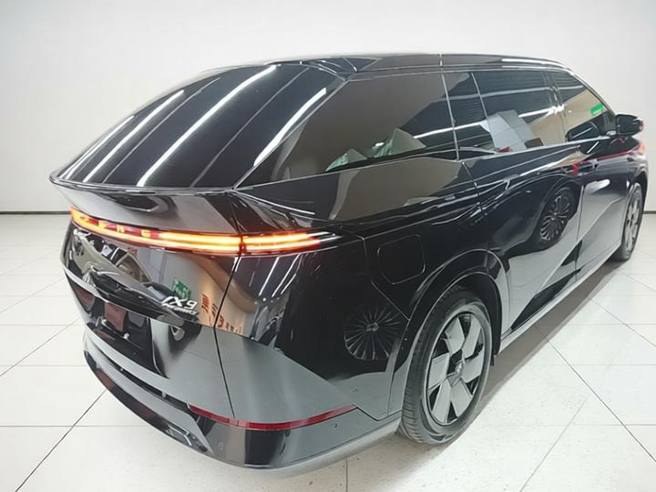 X9 2024 640 AWD Performance Max photo 4