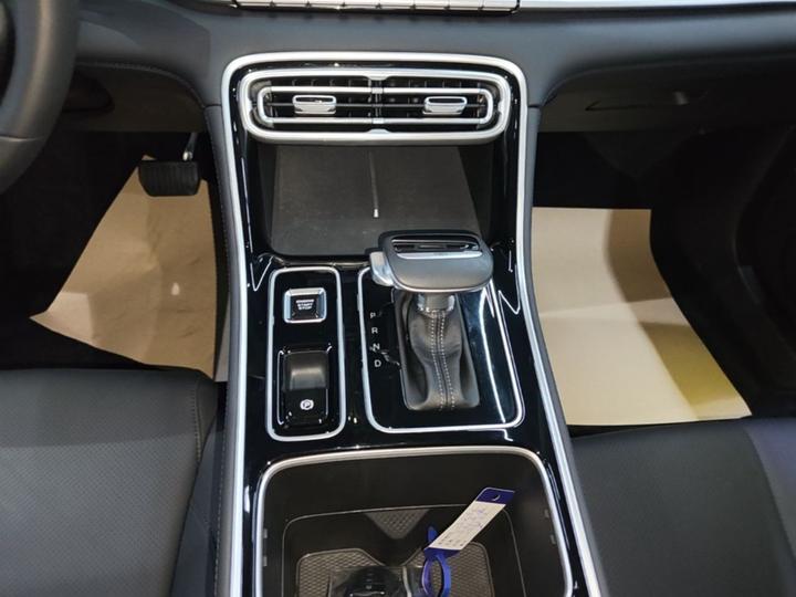 Emgrand 2026 5 1.5L CVT Luxury photo 6
