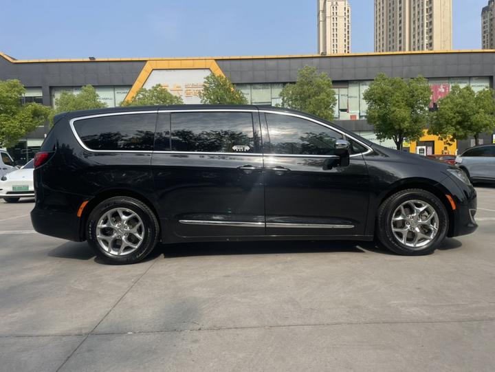 Chrysler Imported 2017 3.6L Exclusive photo 4
