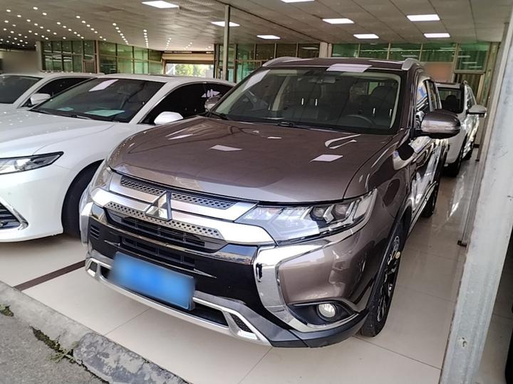 Outlander 2019 2.4L AWD Enjoy 7-Seater China VI