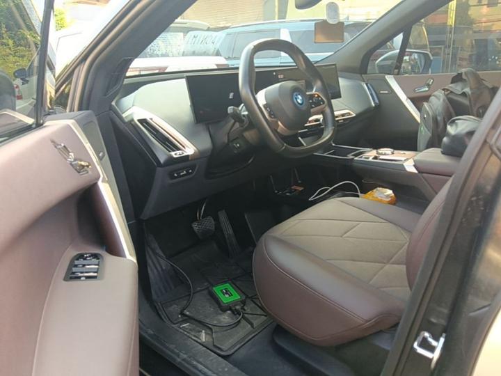 iX 2022 xDrive50 photo 3