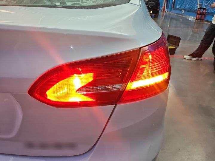 Focus 2017 Sedan 1.6L MT Comfort photo 7