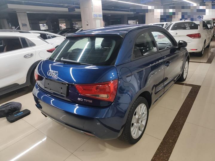 A1 2014 30 TFSI Tech photo 4