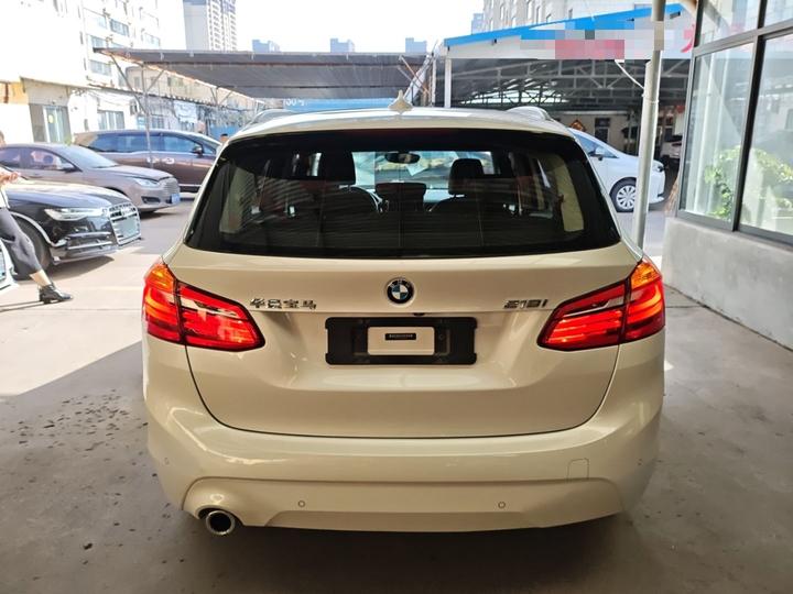 2 Series Wagon 2018 218i Leading photo 4