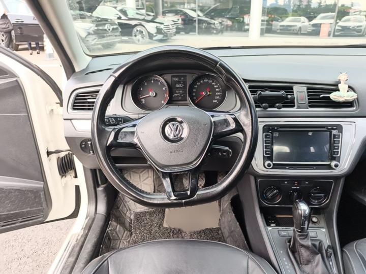 2015 1.6L AT Comfort photo 3