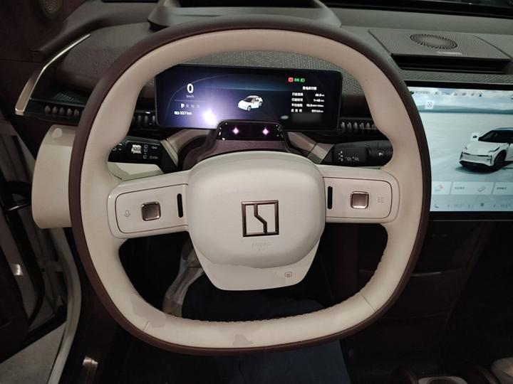 X 2023 AWD YOU 4-Seater photo 6