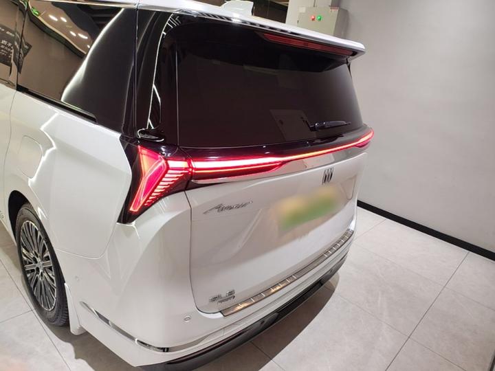 GL8 EV 2024 7-Seater photo 3