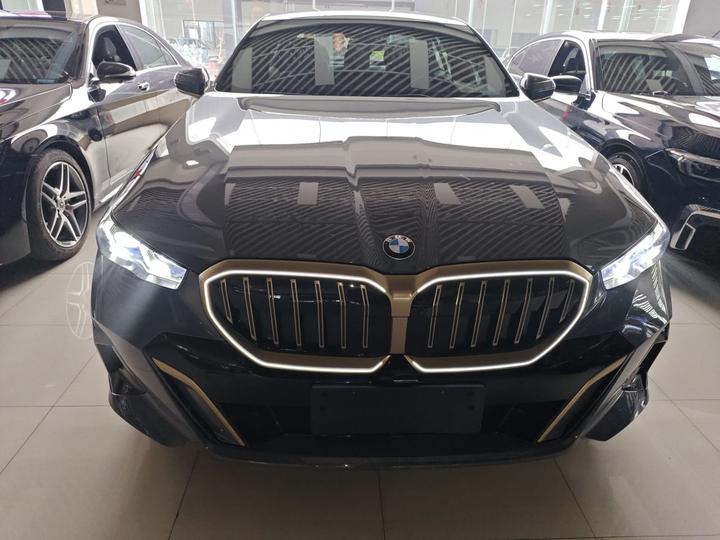 5 Series 2024 530Li Exclusive M Sport Package photo 2