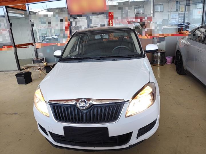 Fabia 2014 1.4L AT photo 2