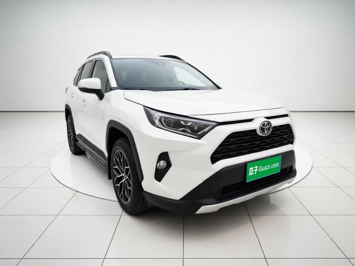 RAV4 2022 2.0L CVT RWD photo 3