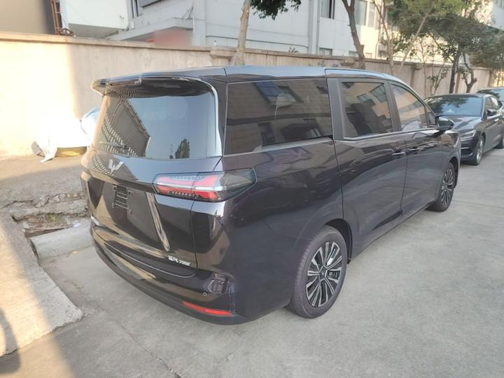 730 EV 2025 EV 500km Luxury photo 6