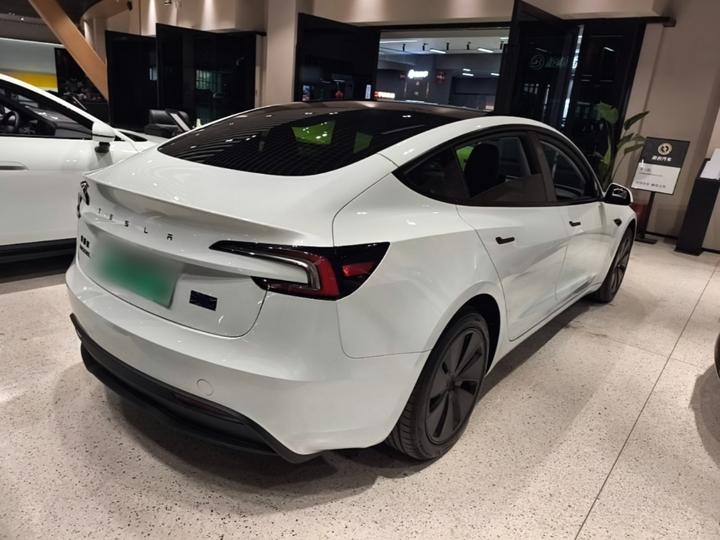 Model 3 2026 RWD photo 4