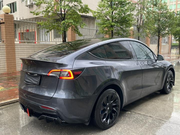 Model Y 2024 RWD photo 4