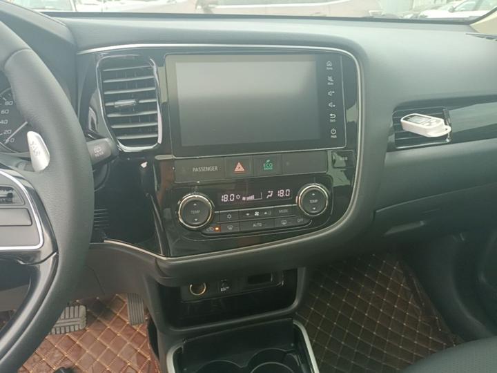 Outlander 2018 2.4L AWD Elite 5-Seater photo 8