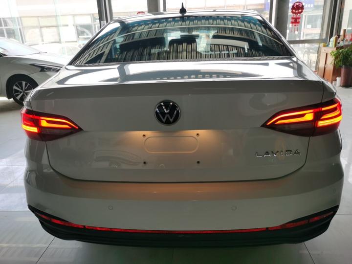 Lavida 2023 1.5L AT photo 3