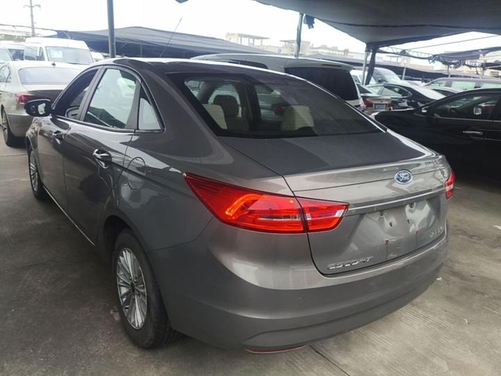 Escort 2015 1.5L MT Comfort photo 4