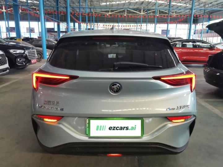 6 2022 PHEV Fashion photo 3