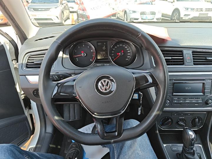 2015 1.6L AT Comfort photo 7