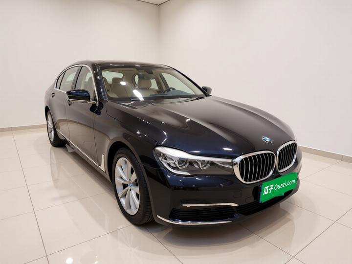 7 Series 2017 730Li Leading photo 3