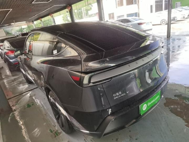 Model Y 2025 RWD photo 4