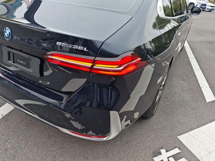 i5 2024 eDrive 35L Exclusive M Sport Package photo 7