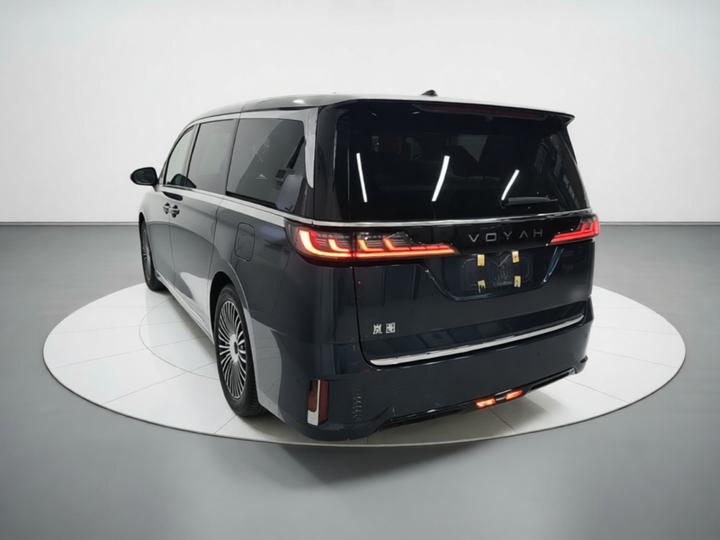 Voyah Dreamer 2025 PHEV AWD Flagship Qiankun photo 4