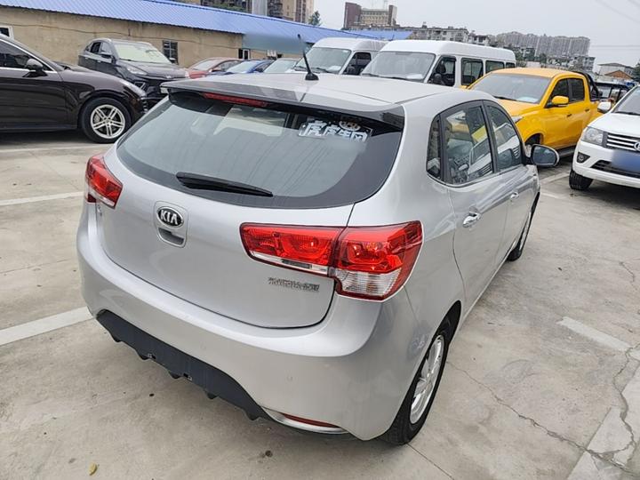 K2 2015 Hatchback 1.4L AT GLS photo 4