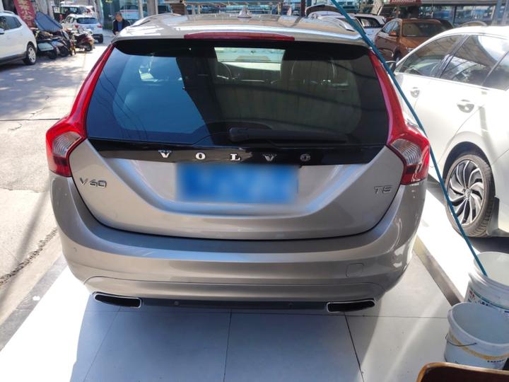 V60 2015 T5 photo 3