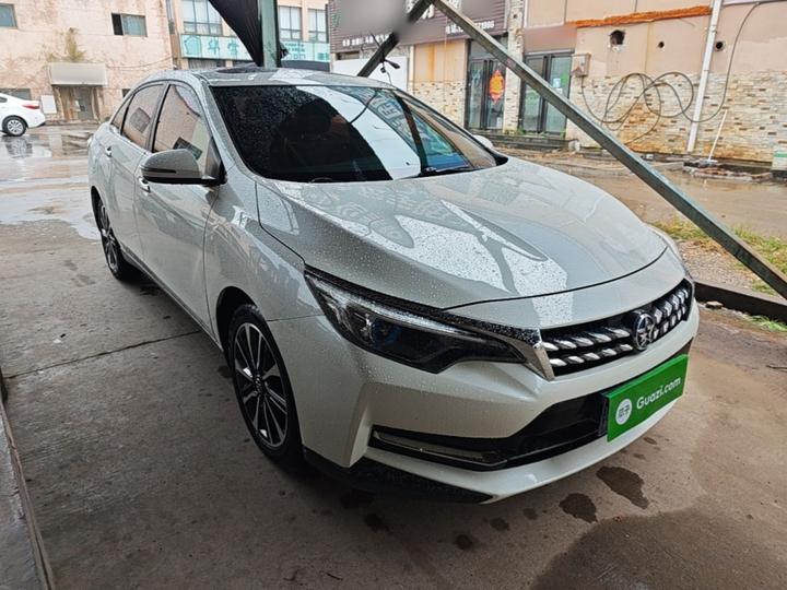 D60 2018 1.6L CVT Connected Luxury photo 3