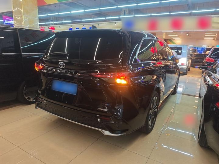 Granvia 2022 2.5L Hybrid Premium photo 4