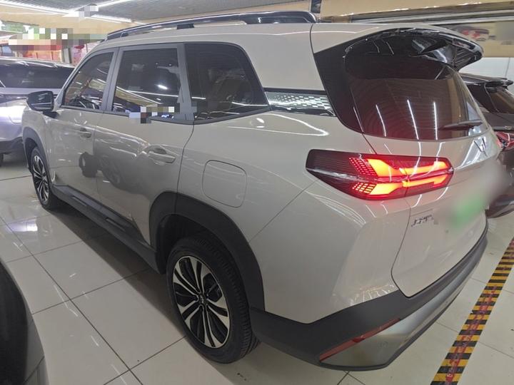 560 EV 2026 EV 500km Luxury photo 4