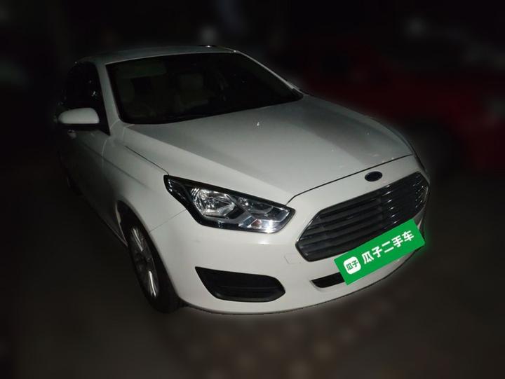 Escort 2017 1.5L MT Comfort photo 3