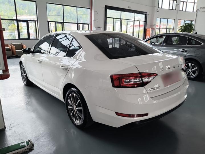 Octavia 2021 1.5L AT Comfort photo 4