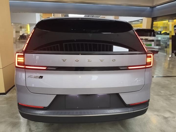 XC70 Hybrid 2026 AWD Extended Range Core photo 2