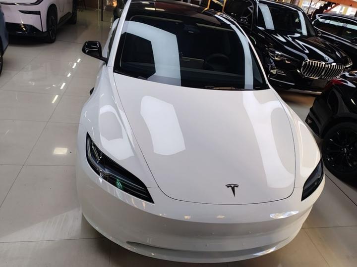 Model 3 2023 RWD photo 2