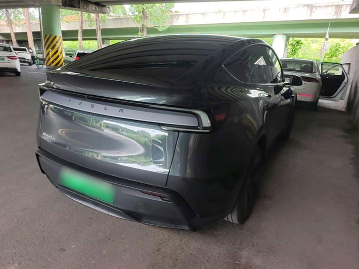Model Y 2025 RWD photo 4