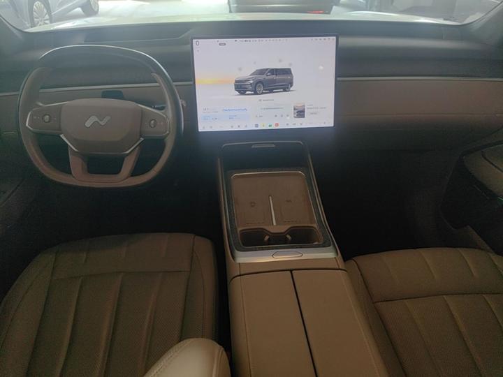 L90 2025 Ultra 6-Seater 60 photo 5